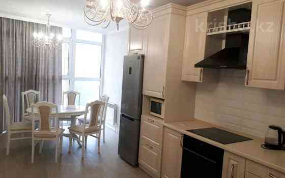 2-комнатная квартира, 80 м², 5/16 этаж посуточно, Просп. Республики 42 — Республики,Сарыарка Караганда