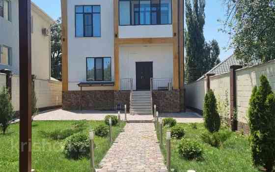 7-комнатный дом помесячно, 700 м², 8 сот., мкр Горный Гигант, Альфараби — Жамакаева Алматы