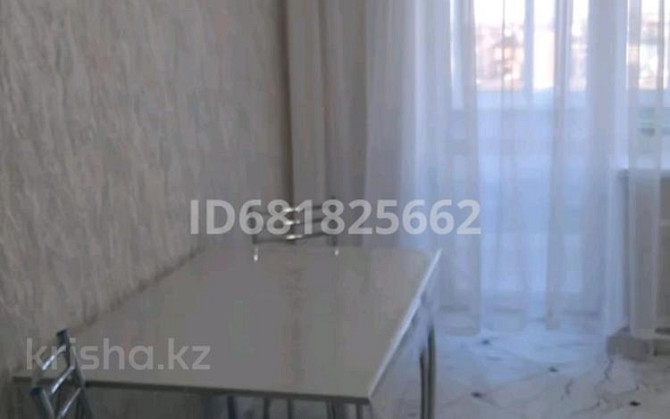 1-комнатная квартира, 45 м², 5/9 этаж посуточно, Самал 72/3 — Рядом с садиком Уральск - изображение 8