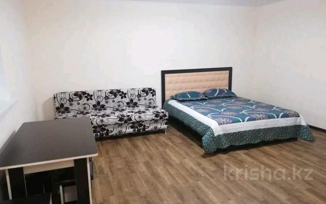 1-комнатный дом посуточно, 50 м², 10 сот., Акжайык 18 — Гостиница Айнаколь, теннисный корт  - photo 5