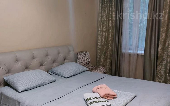 3-комнатная квартира, 74 м², 3 этаж посуточно, Микр Самал -Абая — УлДостык,Казахстан, дворец Республ Алматы - изображение 2