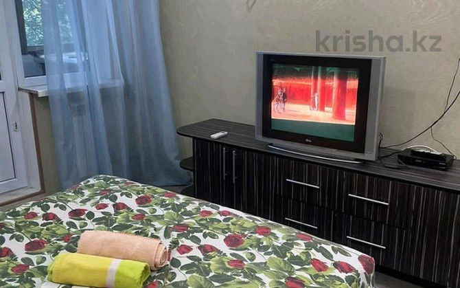 1-комнатная квартира, 40 м², 3/5 этаж посуточно, Бейбытшылык 4а Шымкент - изображение 1