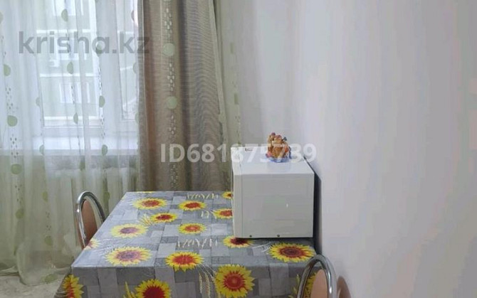 1-комнатная квартира, 45 м², 3/5 этаж посуточно, улица Мусы Баймуханова 35 Атырау - изображение 2