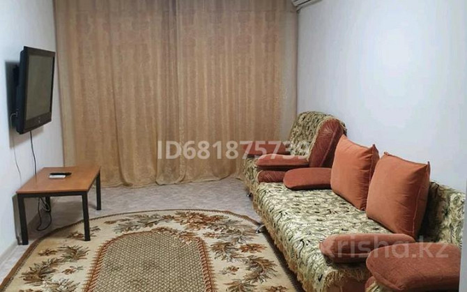 1-комнатная квартира, 45 м², 3/5 этаж посуточно, улица Мусы Баймуханова 35 Атырау - изображение 1