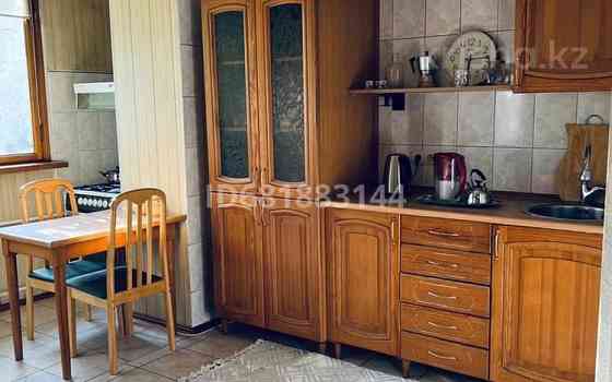 3-комнатная квартира, 70 м², 3/5 этаж посуточно, Айтеке би — Каирбекова Алматы