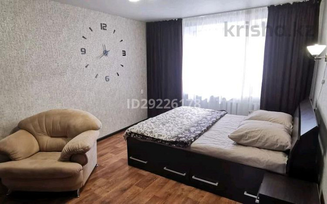 1-комнатная квартира, 45 м², 2/9 этаж посуточно, проспект Абая 111 — Доспановой Уральск - изображение 2