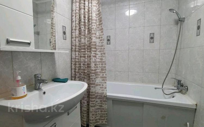 2-комнатная квартира, 70 м², 2/5 этаж посуточно, проспект Абулкаир хана 87 — проспект Абулкаир хана  Актобе - изображение 8