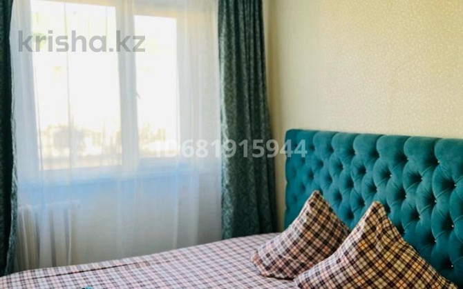 2-комнатная квартира, 60 м², 2/5 этаж посуточно, Абая 52 — Назарбаева Уральск - изображение 1