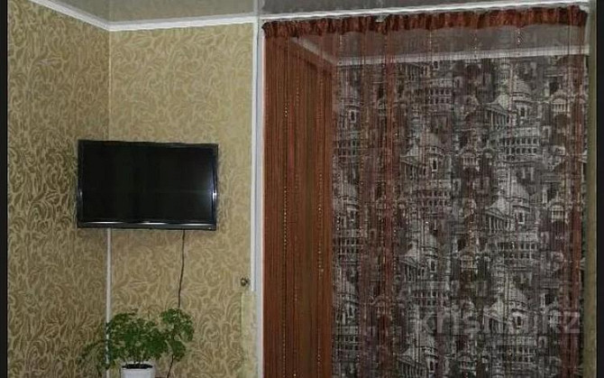 1-комнатная квартира, 30 м², 1/5 этаж посуточно, Карбышева 62 — проспект Абулхаир Хана Уральск - изображение 4