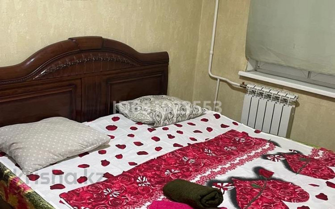 3-комнатная квартира, 46 м², 2/5 этаж посуточно, мкр Тастак-3 26 — Райымбек Almaty - photo 1