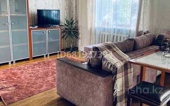 2-комнатная квартира, 70 м², 3/5 этаж посуточно, Айтеке би — Гололя Алматы