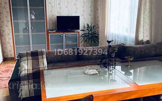 2-комнатная квартира, 70 м², 3/5 этаж посуточно, Айтеке би — Гололя Алматы