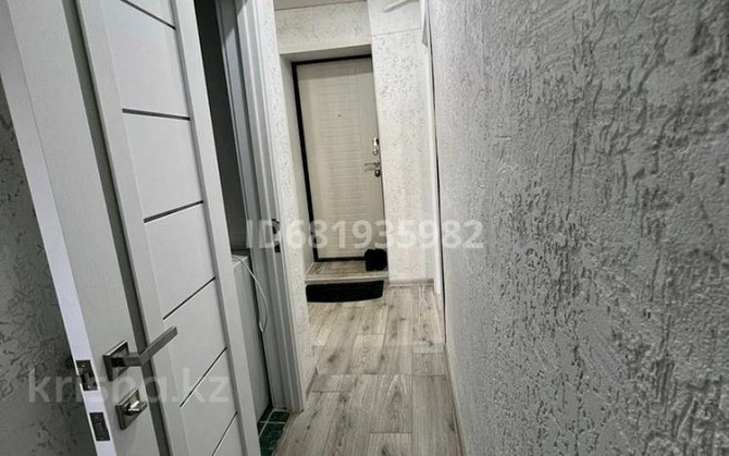 1-комнатная квартира, 35 м², 2/5 этаж посуточно, А. Скоробогатова 67 — Пр. Абая Уральск - изображение 2