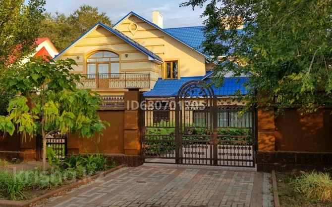 7-комнатный дом помесячно, 353 м², 10 сот., Квартал Авиагородок 2 Актобе - изображение 1