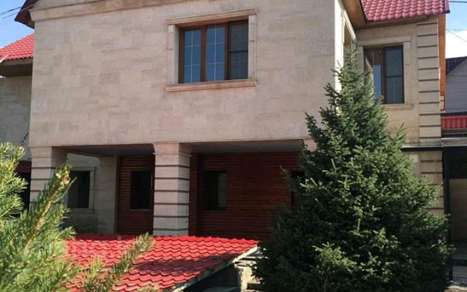 8-комнатный дом помесячно, 435 м², 10 сот., мкр Каменское плато, Кербулакская Алматы - изображение 1