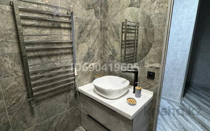 2-комнатная квартира, 82 м², 2/6 этаж помесячно, мкр Нурсая, Улица Акжарма 10 Атырау - изображение 7