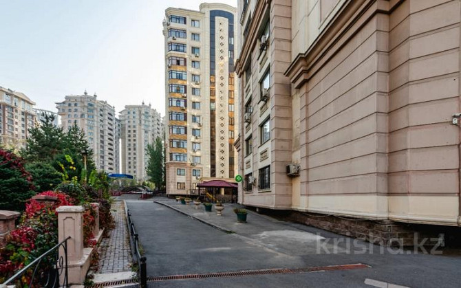 5-комнатная квартира, 220 м², 10/12 этаж помесячно, Ходжанова 77 - проспект Аль-Фараби Алматы - изображение 5