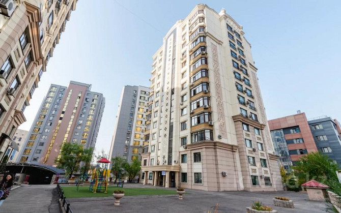 5-комнатная квартира, 220 м², 10/12 этаж помесячно, Ходжанова 77 - проспект Аль-Фараби Алматы - изображение 3