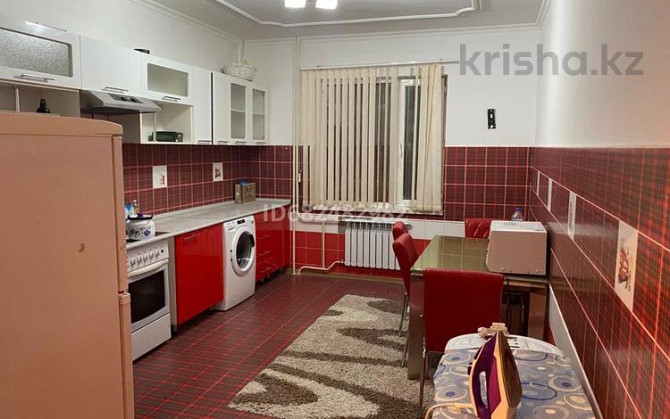 3-комнатная квартира, 99.8 м², 9/16 этаж помесячно, мкр. Алмагуль 22 Атырау - изображение 1