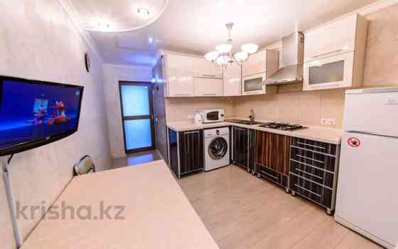 3-комнатная квартира, 85 м², 4/9 этаж посуточно, Бухар-Жырау 75 Караганда
