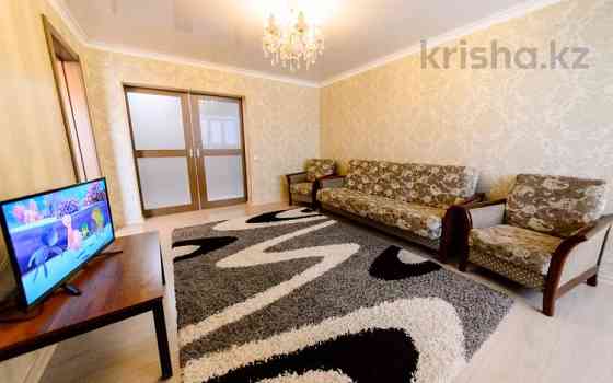 3-комнатная квартира, 85 м², 4/9 этаж посуточно, Бухар-Жырау 75 Караганда