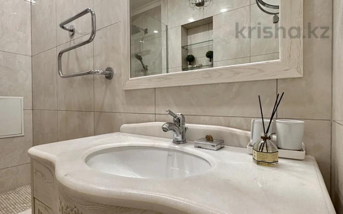3-комнатная квартира, 130.1 м², 2/6 этаж помесячно, Тулебаева 175 - Курмангазы Almaty - photo 5