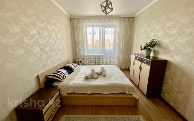 4-комнатная квартира, 100 м², 6/9 этаж посуточно, Ташенова 19 — проспект Тауелсиздик Astana - photo 1