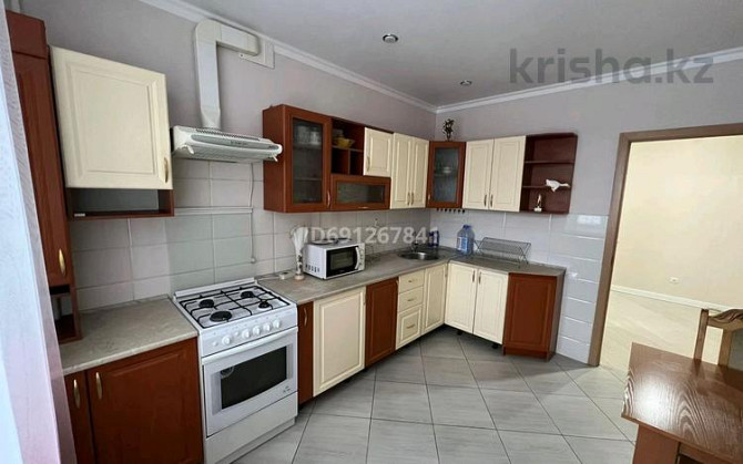 3-комнатная квартира, 100 м², 3/6 этаж помесячно, Молдагуловой 3 - Старый паспортный Уральск - изображение 3