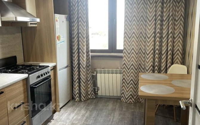 1-комнатная квартира, 40 м², 6/9 этаж помесячно, мкр Алмагуль 275 - Жарокова Алматы - изображение 1