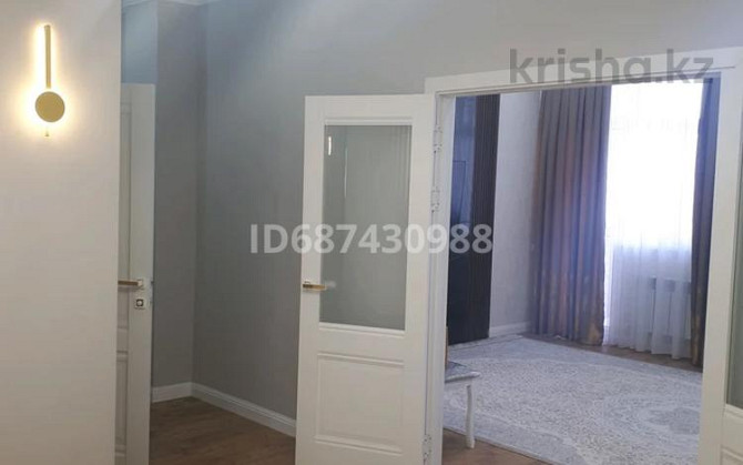 3-комнатная квартира, 105 м², 14/15 этаж помесячно, 17-й мкр 46/1 - Супермаркет Нур Aqtau - photo 1