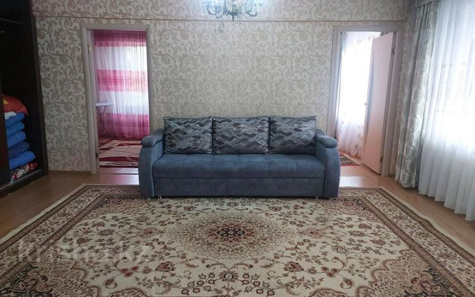 3-комнатная квартира, 60 м², 2/5 этаж посуточно, КШТ, ул. Сатпаева 14/3 Усть-Каменогорск - изображение 1