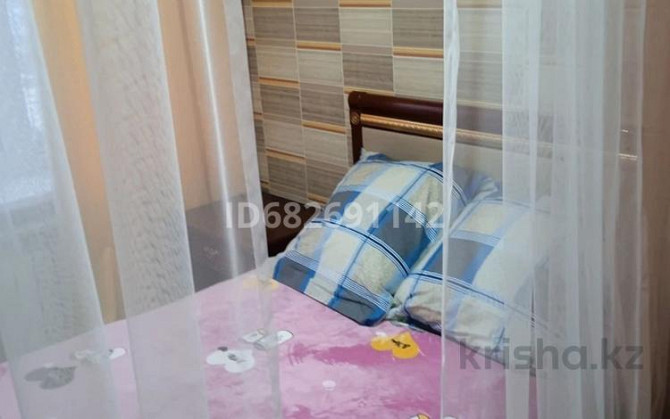 3-комнатная квартира, 60 м², 3/5 этаж посуточно, Ауэзова 102 — Центр Щучинск - изображение 1