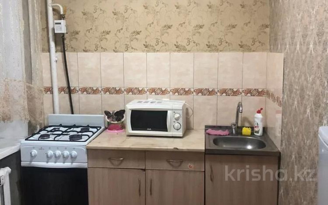 3-комнатная квартира, 52 м², 3/9 этаж посуточно, Ермекова 62 — Воинов Интернационалистов Karagandy - photo 1