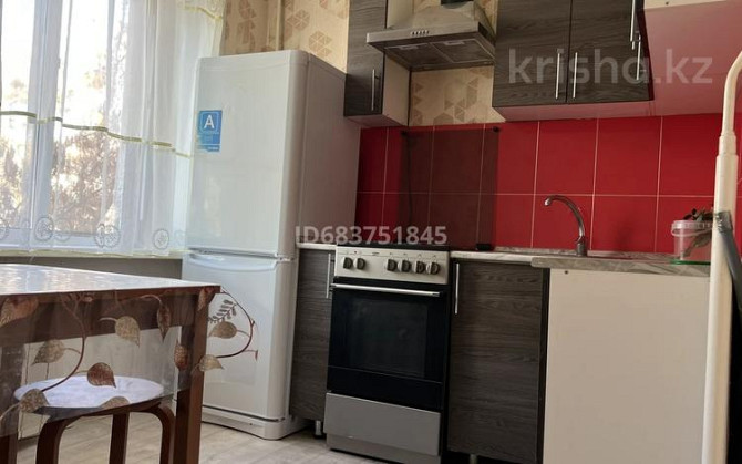3-комнатная квартира, 70 м², 4/4 этаж посуточно, Толстого — 59 аптека Костанай - изображение 1