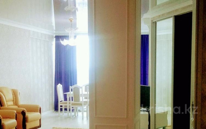 3-комнатная квартира, 70 м², 24/25 этаж посуточно, мкр 11 — Маметова Актобе - изображение 2