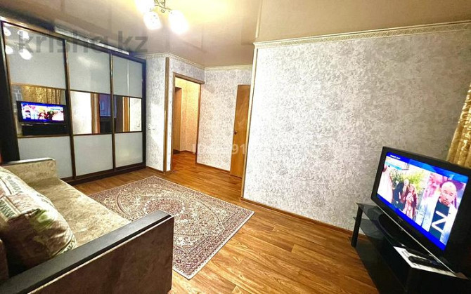 3-комнатная квартира, 58 м², 3/5 этаж посуточно, мкр Новый Город, Лободы 29 Караганда - изображение 2