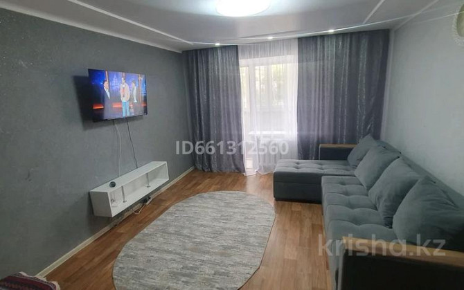 3-комнатная квартира, 60 м², 1/6 этаж посуточно, Дзержинского 56 — Пушкина Костанай - изображение 1