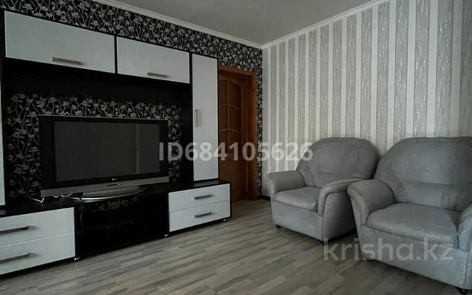 3-комнатная квартира, 95 м², 2/5 этаж посуточно, мкр Новый Город, Лободы 6 Караганда - изображение 1