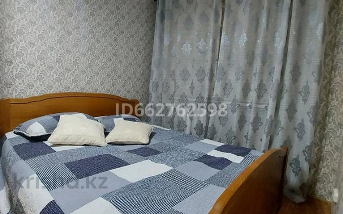 3-комнатная квартира, 70 м², 7/9 этаж посуточно, Ержанова — Коммисарова Караганда - изображение 1