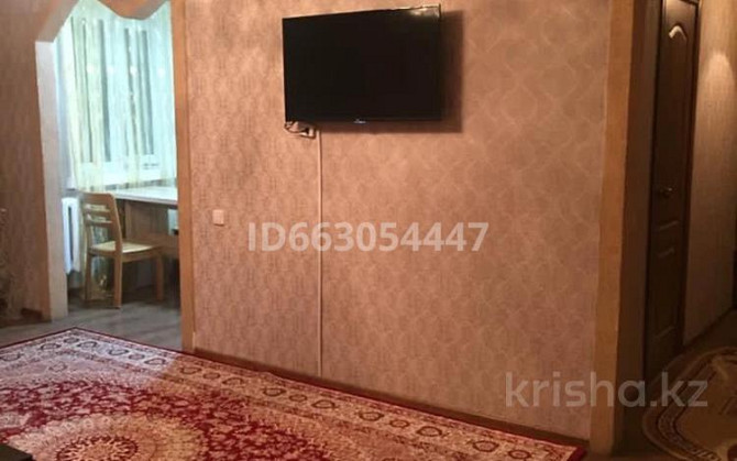 3-комнатная квартира, 56 м², 3/4 этаж посуточно, 72 квартал 22 — Кабанбай батыра Semey - photo 1