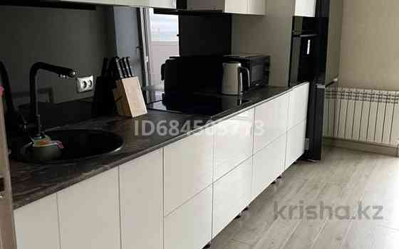 3-комнатная квартира, 95 м², 10/12 этаж посуточно, Шакарима 60 — ЖК Триумф Семей
