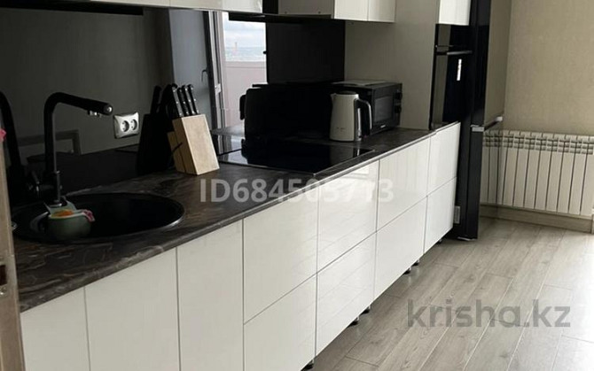3-комнатная квартира, 95 м², 10/12 этаж посуточно, Шакарима 60 — ЖК Триумф Семей - изображение 1