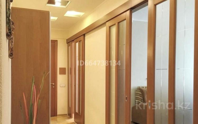 3-комнатная квартира, 70 м², 4/5 этаж посуточно, Ихсанова 87 — Курмангазы Уральск - изображение 7