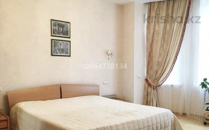 3-комнатная квартира, 70 м², 4/5 этаж посуточно, Ихсанова 87 — Курмангазы Уральск - изображение 1
