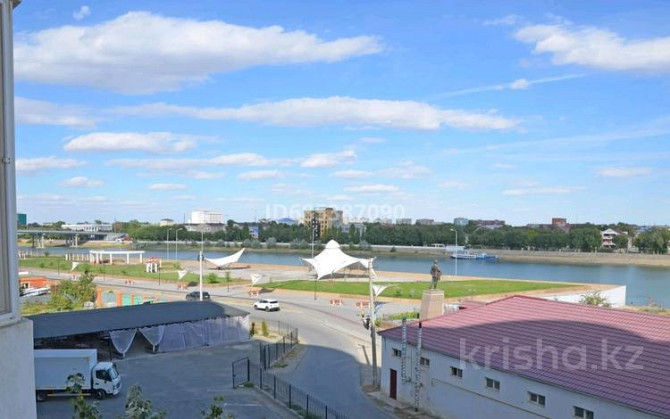 3-комнатная квартира, 85 м², 4/9 этаж посуточно, Надежда Крупская 24д Атырау - изображение 2