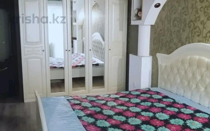 3-комнатная квартира, 72 м², 3/5 этаж посуточно, Курмангазы 164 — Пр. Абая Уральск - изображение 2