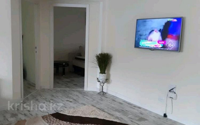 3-комнатная квартира, 63 м², 1/5 этаж посуточно, Крылова — Ауэзова Усть-Каменогорск - изображение 1