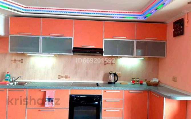 3-комнатная квартира, 75 м², 7/9 этаж посуточно, проспект Шакарима 13 Семей - изображение 6