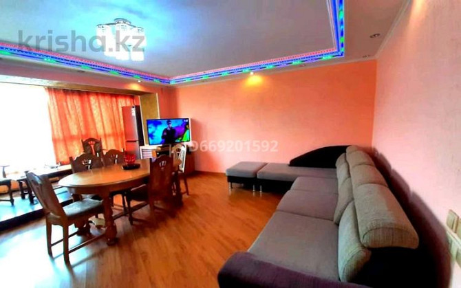3-комнатная квартира, 75 м², 7/9 этаж посуточно, проспект Шакарима 13 Семей - изображение 1
