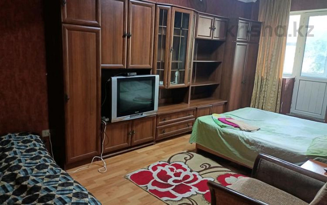 1-комнатная квартира, 35 м², 2/4 этаж посуточно, мкр №8 2 — Абая угл Алтынсарина. Алматы - изображение 1